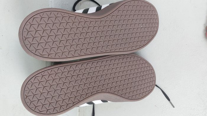 Baskets Adidas Noires NEUVES - photo numéro 2