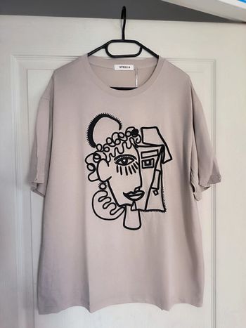 Magnifique tee-shirt loose brodé beige