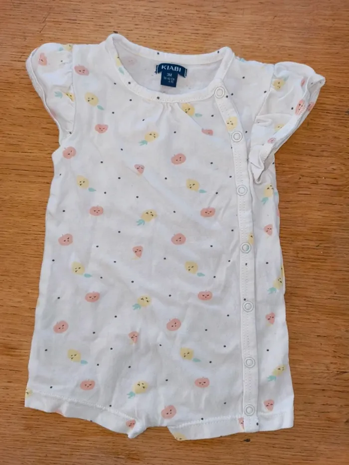 Combinaison short Kiabi 3 mois fille excellent état