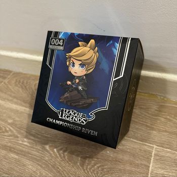 Figurine League of Legends série 2 numéro 04 « Championship Riven »