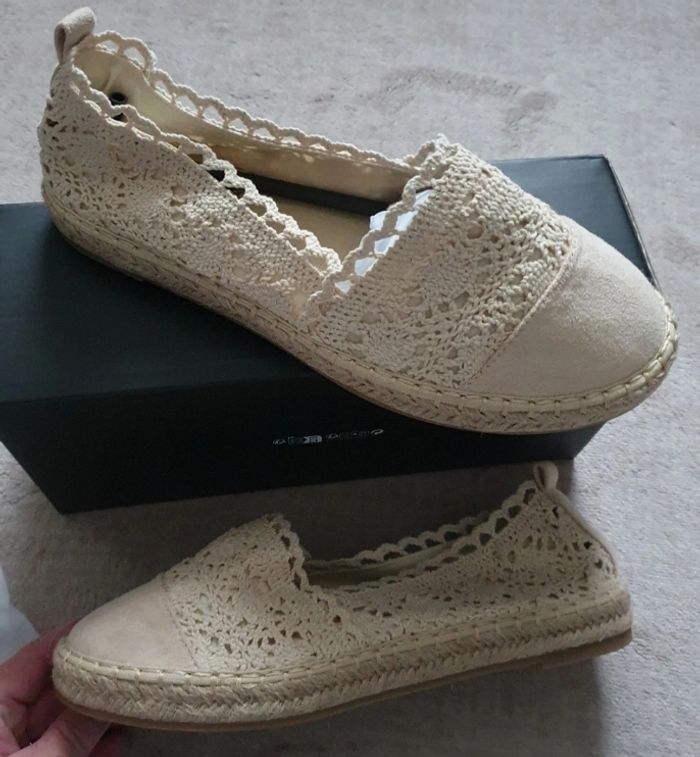 Espadrilles neuve brodées taille 39 - photo numéro 2