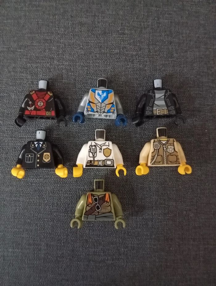 7 torse figurines lego
