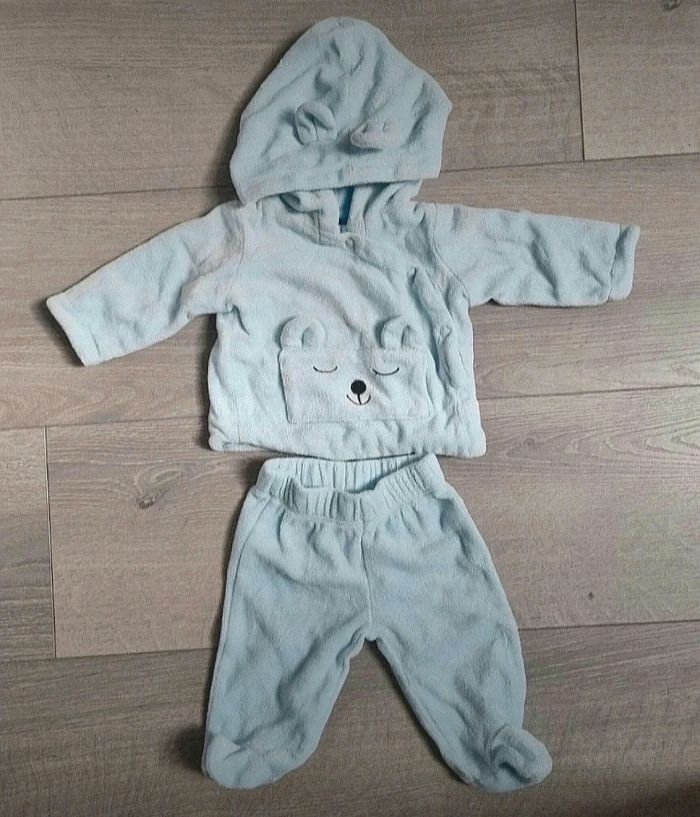 Sweat à Capuche Oreilles et Pantalon Polaire Bleu Bébé 1 Mois Tres Bonne Etat