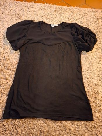 Magnifique t shirt noir taille m femme avec epaule et col transparent sapotille