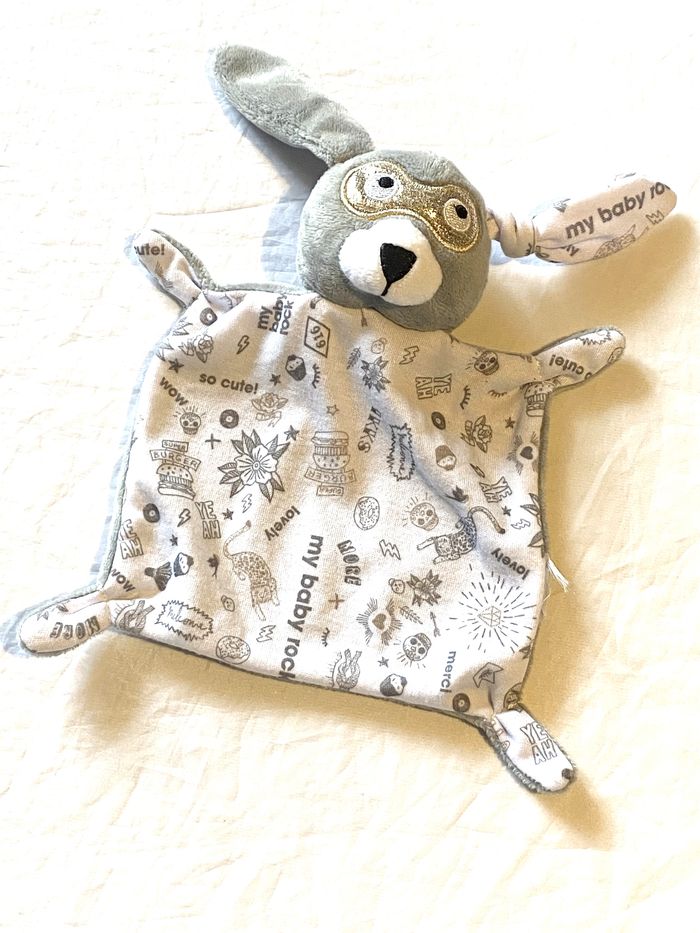 Petit Lapin Gris Doudou Masque Doré Corps Blanc Motif Dessins Faune Peluche Petits Enfants Bébés