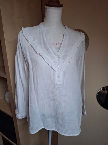 Blouse blanche col v volants gaz de coton neuve