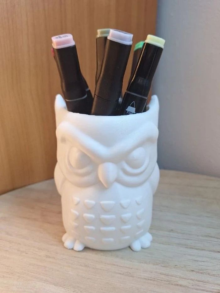 Pot à crayon avec feutres neuf