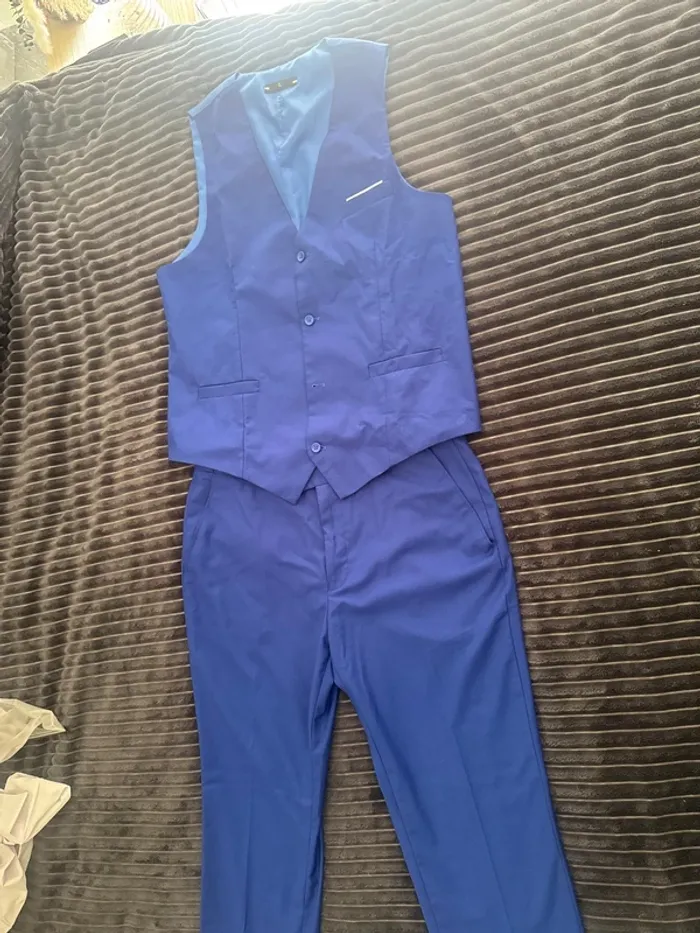 Costume de mariage bleu taille L + chemise blanche taille XXL – Élégance et style