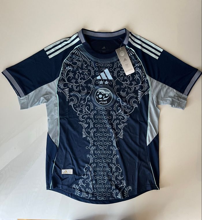 💙 Maillot Algérie bleu édition rare – Neuf avec étiquette 🇩🇿