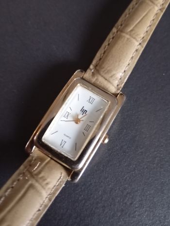 Montre Lip tank dorée pour femme