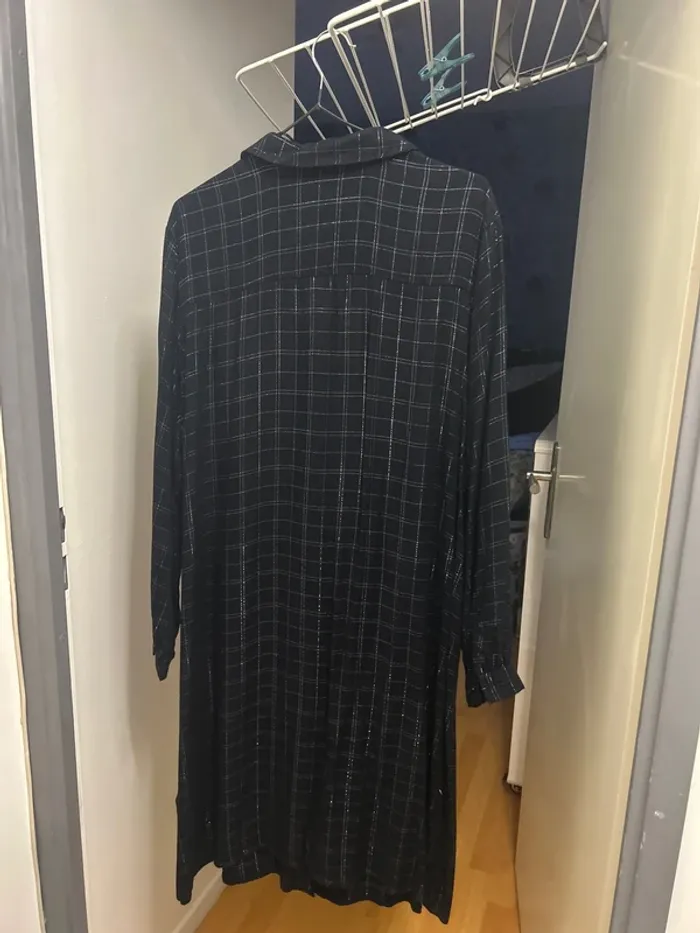 Chemise robe  avec trait argenté T52 - photo numéro 4