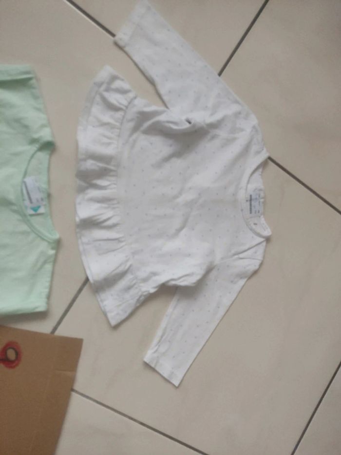 Comme neuf Lot t-shirt 9 mois - photo numéro 4
