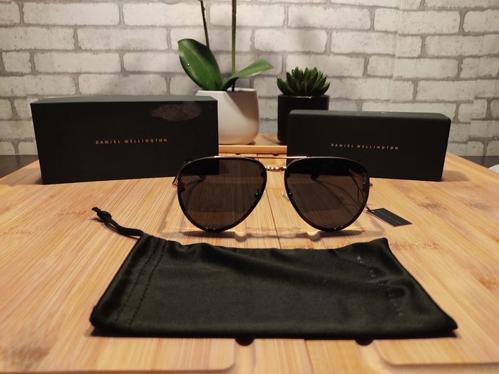Lunettes de soleil Daniel Wellington neuve - photo numéro 2