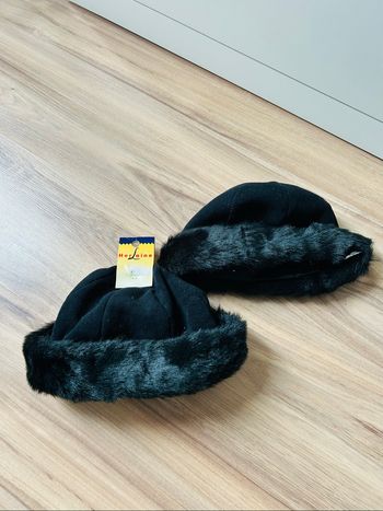 Lot de 2 bonnets noir avec fourrure Neufs HerLaine Taille 56
