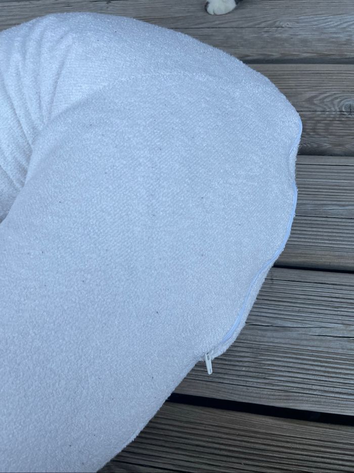 Coussin d’allaitement en maille bouclette blanc - photo numéro 3