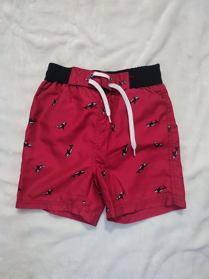 Short de bain rouge taille 5 ans