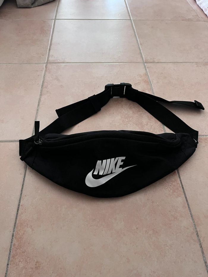 Banane Nike noir