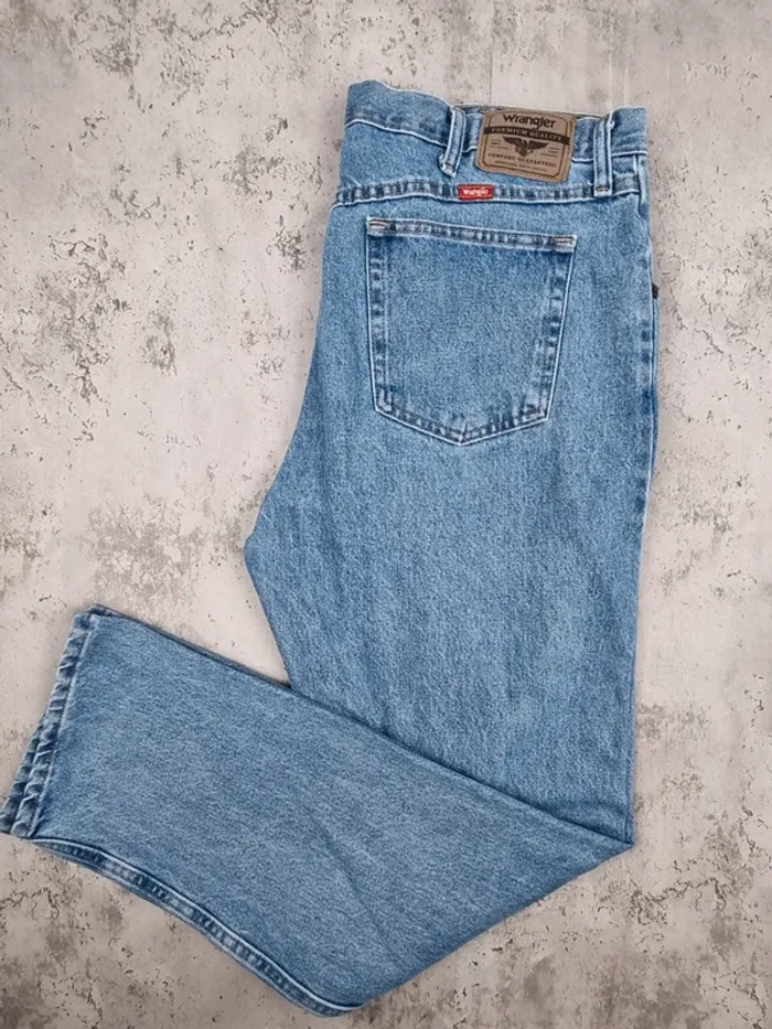Jean Wrangler bleu clair – Taille 38x32 US / 48 FR Homme (mesures en photos)