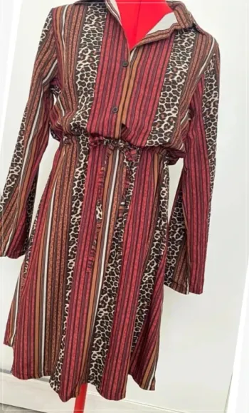 Robe chemise resserrée à la taille imprimée léopard