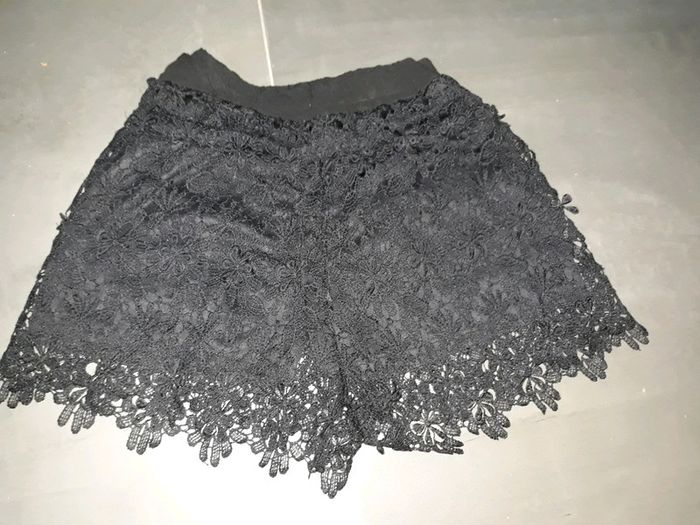 Short dentelle