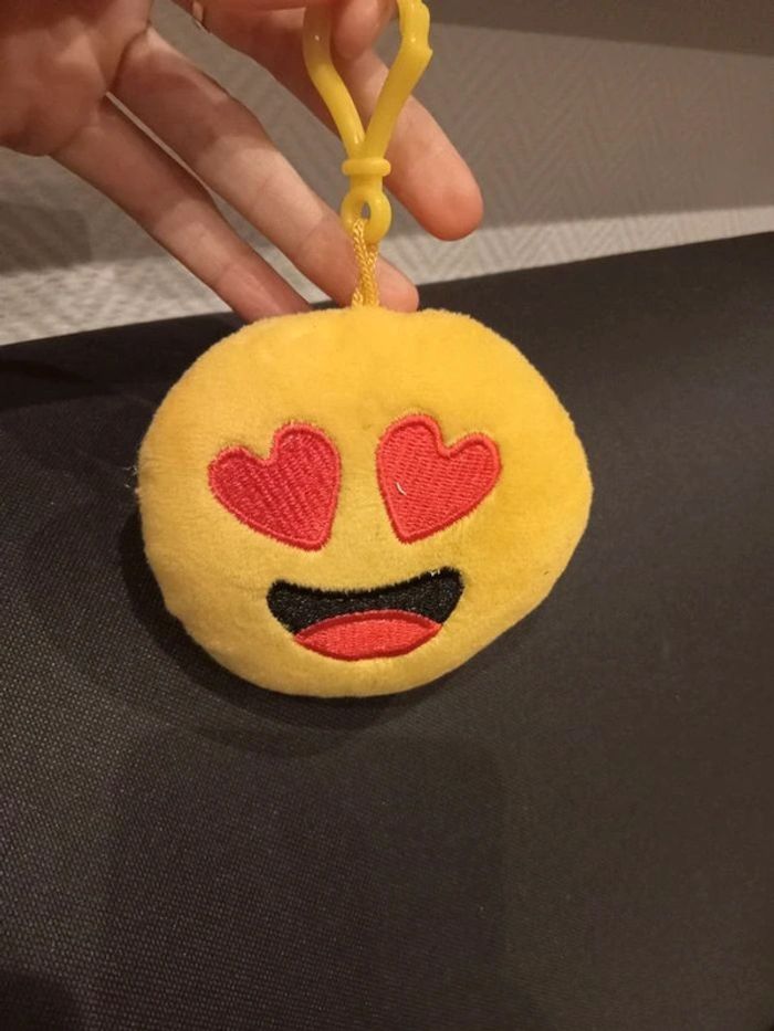 Emoji coeur bébé (hochet).