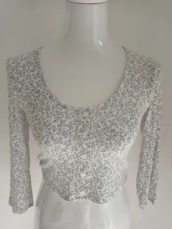 Haut court crop top fleuri blanc manches trois quart T.M Jennyfer