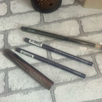 Lot make up
