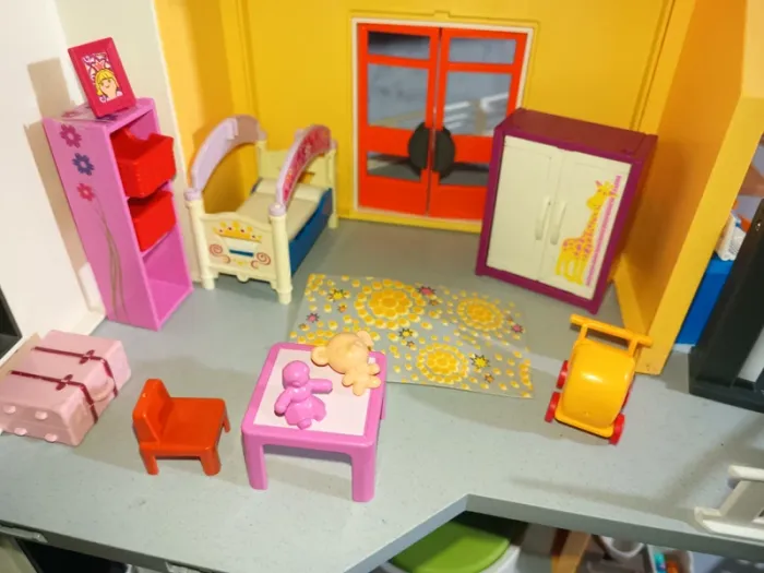 Lot maison Playmobil 9266 sur 3 étages + jardin - photo numéro 4