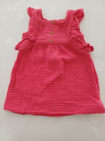 Robe neuve taille 9 mois