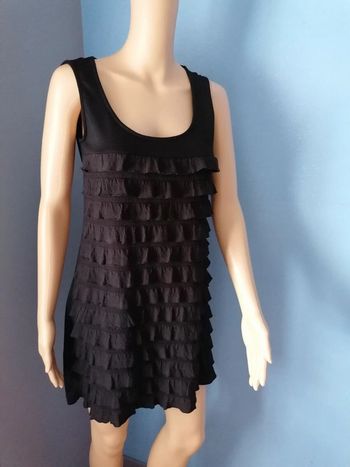 Robe noire à volants sur l'avant, T2