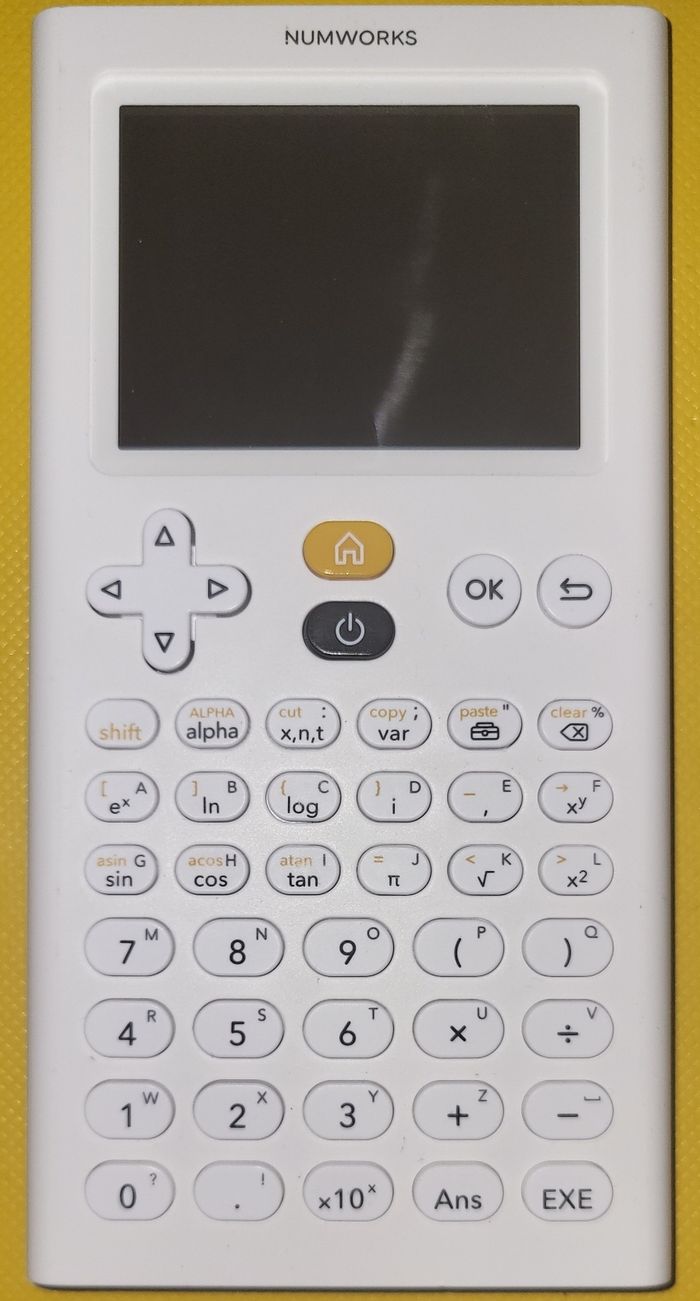 calculatrice graphique numworks python en très bon état 
Impossible de remettre la main sur la boîte 😅
Prix : 70 euros 
Remise en main propre possible a Rueil-Malmaison (Secteur place besche)