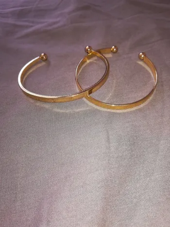Lot de 2 magnifiques bracelets jonc en métal doré, shein, neuf avec étiquette