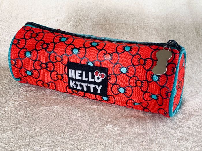 Trousse Hello Kitty vert/rouge Samrio décoré avec strass et glitter - photo numéro 2
