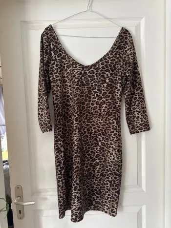 Robe tendance col V léopard neuf jamais porté