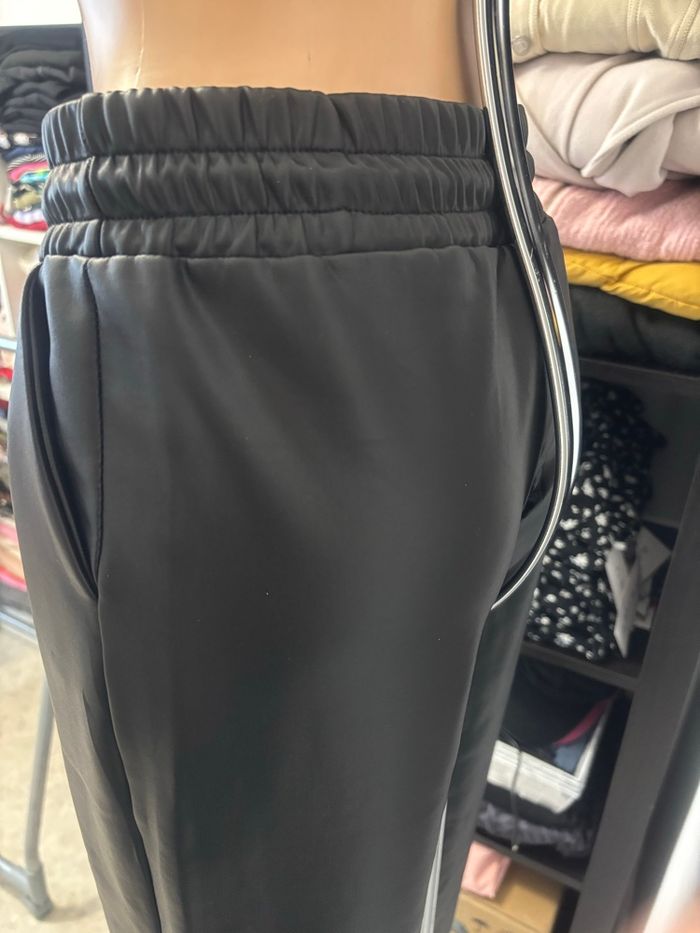 Pantalon similicuir noir neuf - photo numéro 2