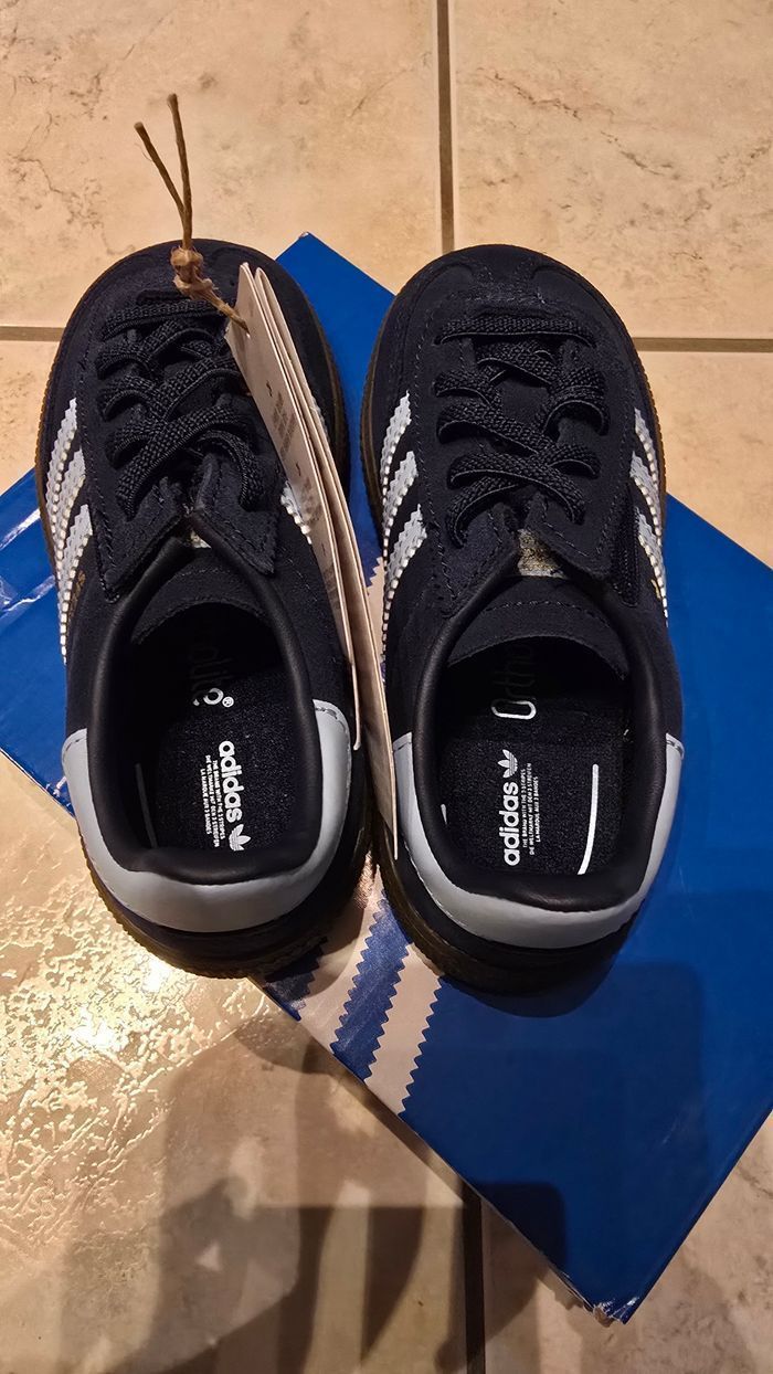 (Neuves non portées) 🏷🥰baskets adidas pointure 27(ferme)!🥰🤩 - photo numéro 2