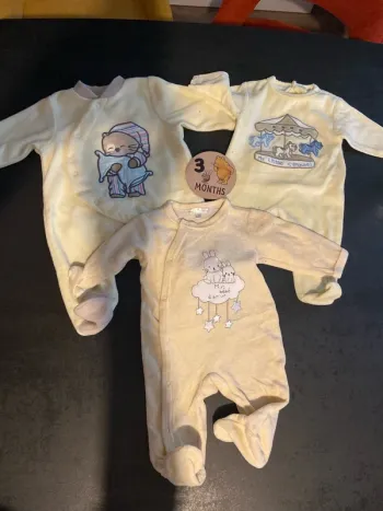 Lot de 3 pyjamas jaune velours et polaire