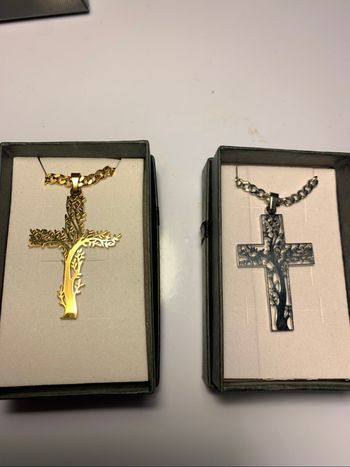 2 jolies croix arbres de vie