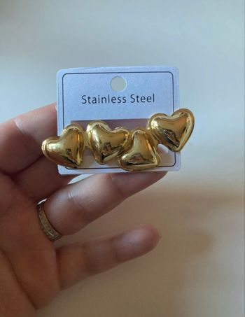 Boucles d’oreilles NEUVES avec étiquette pour femme forme de cœurs couleur doré