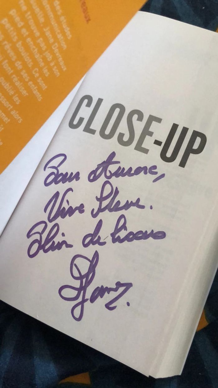 Livre trilogie  close up - photo numéro 5