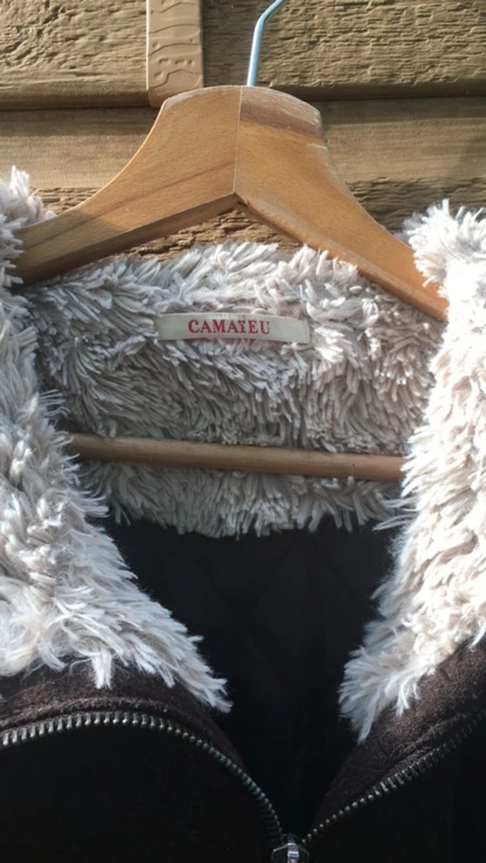 Joli blouson en fausse fourrure