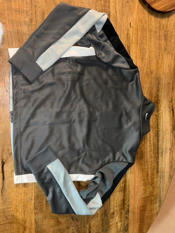 Veste Jogging Nike T.S Neuve - photo numéro 4