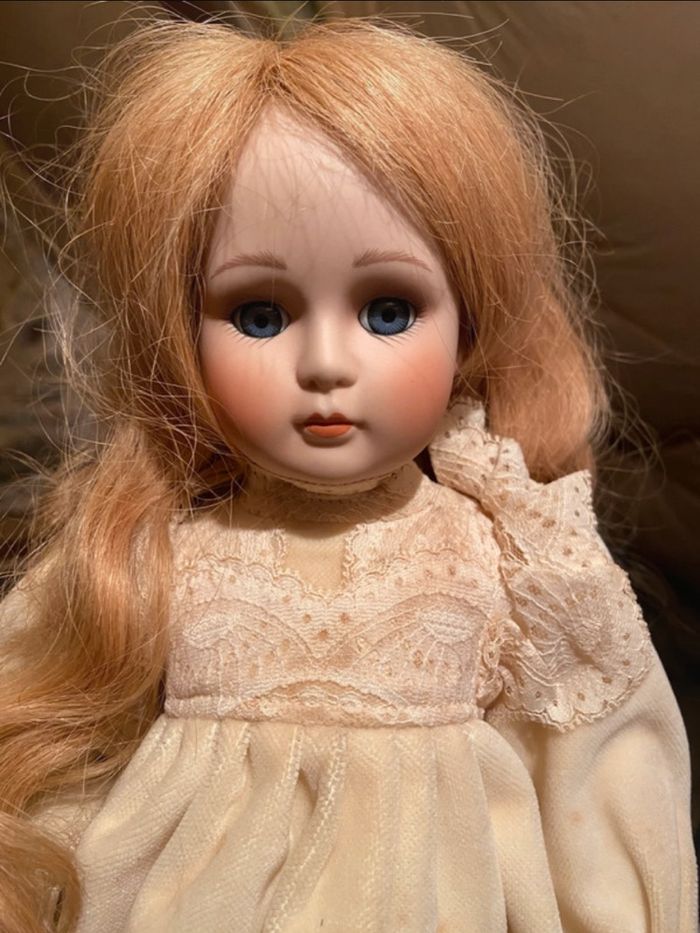 Poupée de collection en porcelaine de Coppelia