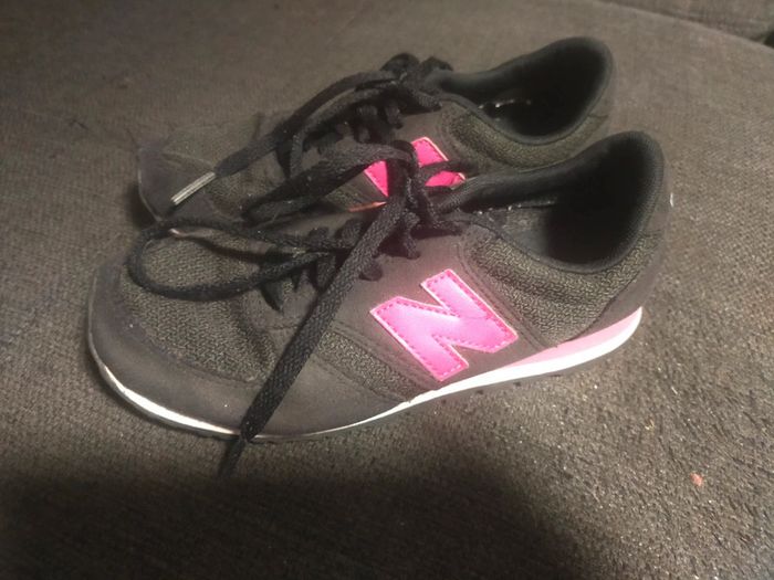 Baskets a lacets noires New Balance 420 fille T 32