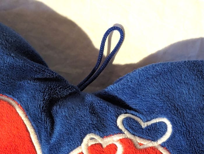 Petit Coussin Bleu Foncé Petit Cœur Rouge Centre Ecriture Love Amour Accessoire Petits Enfants Bébés - photo numéro 3