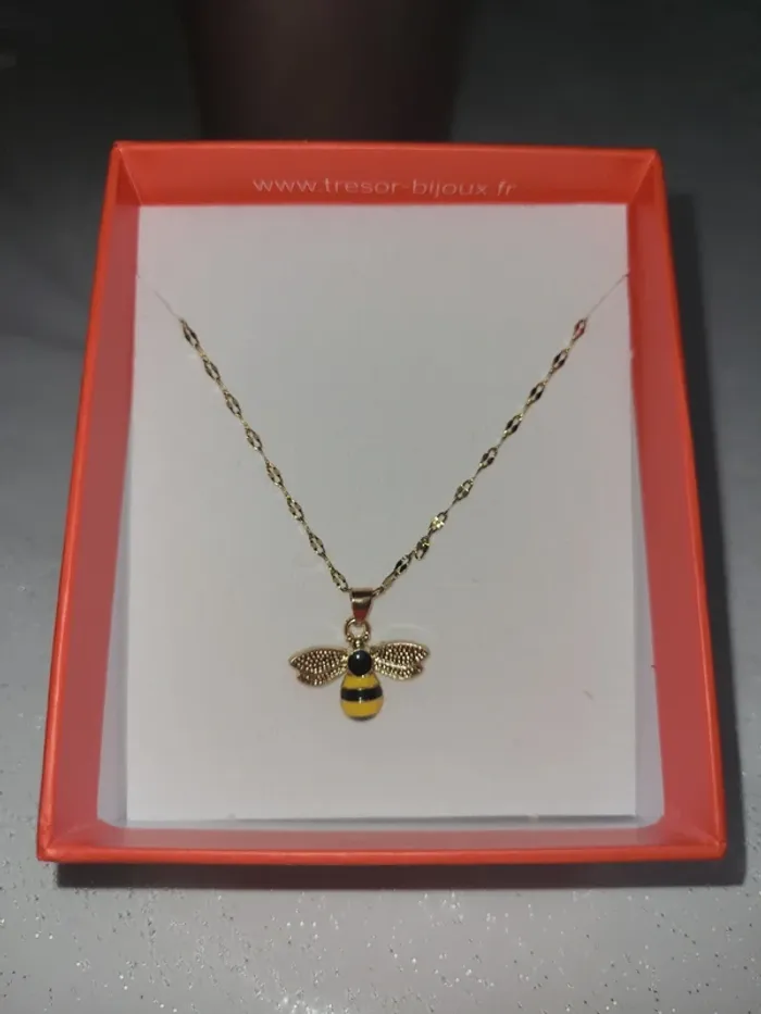 Collier en acier inoxydable chaîne plus pendentif abeille