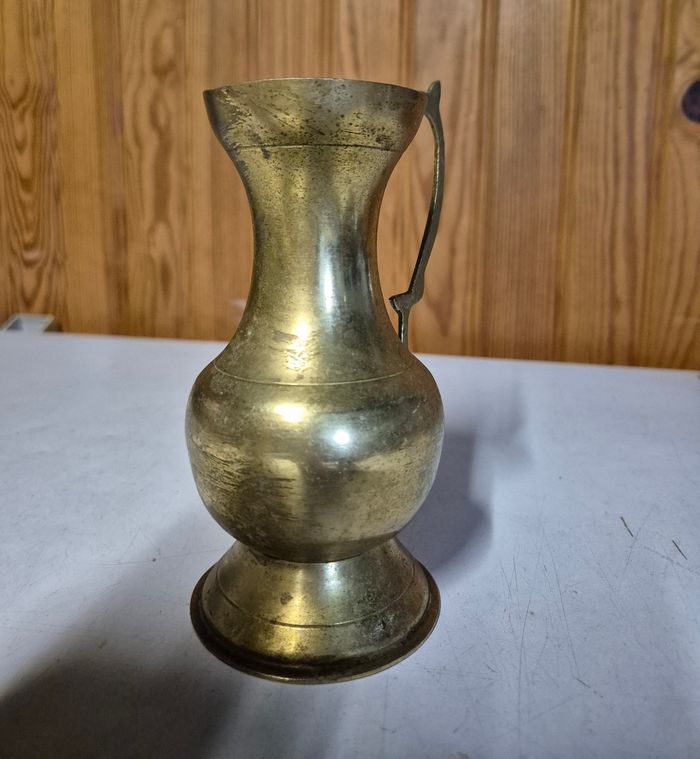 Pichet cruche ancien en laiton décoration - photo numéro 2