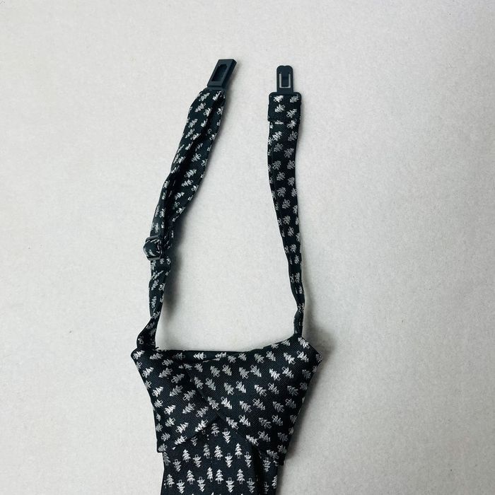 👔 Cravate prêt à porter. Clips. Sapin de Noël. Neuve. Noire et grise. - photo numéro 6