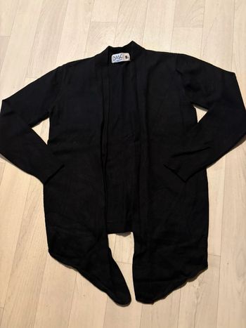Gilet original plus long devant que derrière, noir basic collection 8 ans