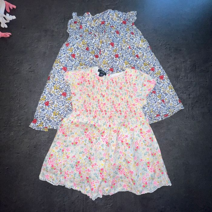 2 robes taille 6 mois